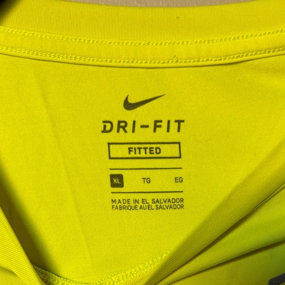 Nike dri fit shirt - Picture 3 of 3